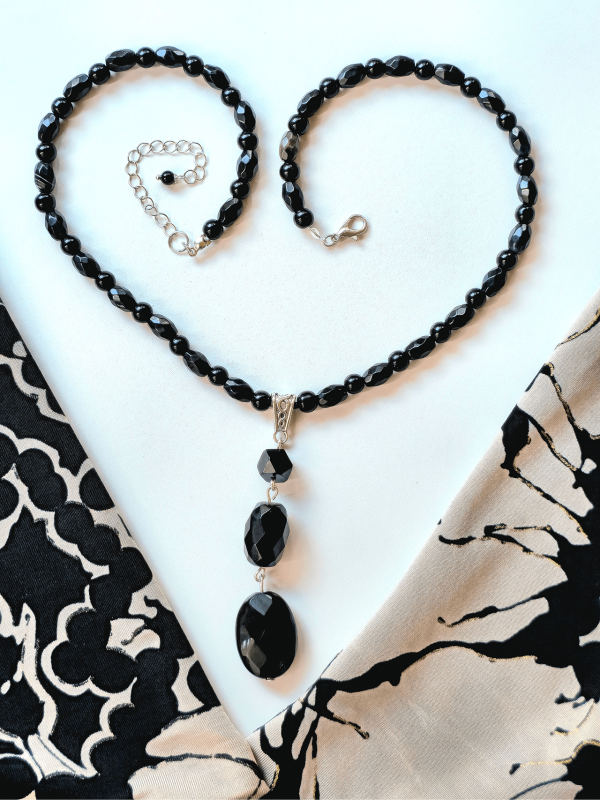 Bold Elegance – Faceted Black Agate Pendant Necklace