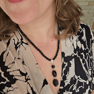 Bold Elegance – Faceted Black Agate Pendant Necklace
