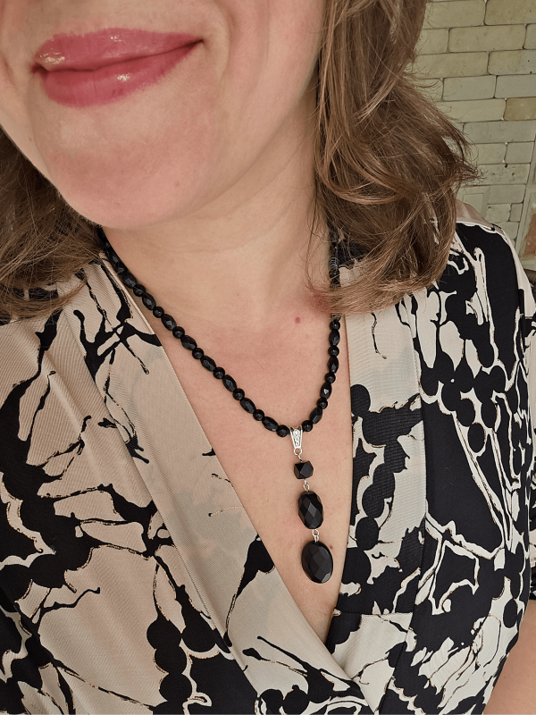 Bold Elegance – Faceted Black Agate Pendant Necklace