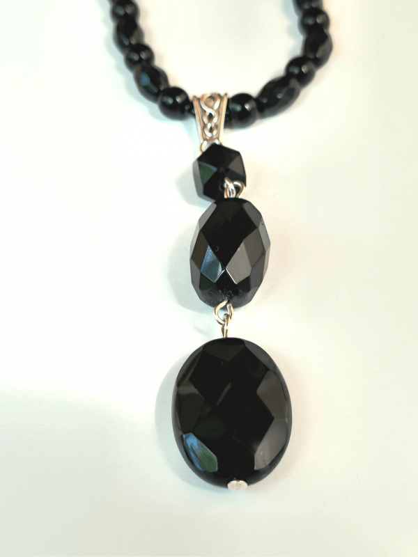 Bold Elegance – Faceted Black Agate Pendant Necklace