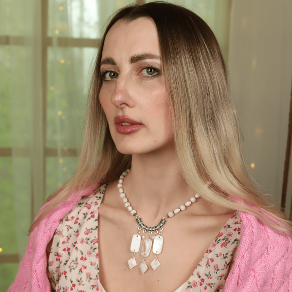 The Bright Side – Mother-of-Pearl Statement Necklace 3